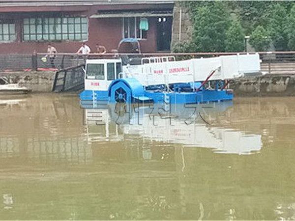 小型液壓割草船.jpg
